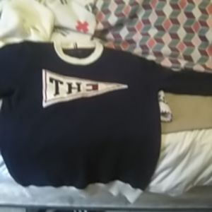 Tommy hill figure sweater
